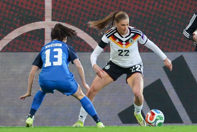 Zala Kustrin (Slovenia) und Jule Brand (Germany) kaempfen um den Ball, 2027 FIFA Women s World Cup Qualifier, Germany v Slovenia, Rudolf-Harbig-Stadion am 03. March 2026 in Dresden, Deutschland. (Foto von Marco Steinbrenner DeFodi Images) Zala Kustrin (Slovenia) und Jule Brand (Germany) battle for the ball, 2027 FIFA Women s World Cup Qualifier, Germany v Slovenia, Rudolf-Harbig-Stadion, March 3, 2026 in Dresden, Germany. (Photo by Marco Steinbrenner DeFodi Images) -