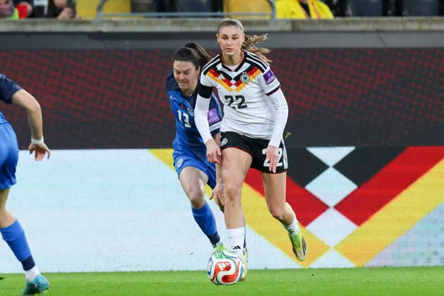 Zala Kustrin (Slovenia) und Jule Brand (Germany) kaempfen um den Ball, 2027 FIFA Women s World Cup Qualifier, Germany v Slovenia, Rudolf-Harbig-Stadion am 03. March 2026 in Dresden, Deutschland. (Foto von Marco Steinbrenner DeFodi Images) Zala Kustrin (Slovenia) und Jule Brand (Germany) battle for the ball, 2027 FIFA Women s World Cup Qualifier, Germany v Slovenia, Rudolf-Harbig-Stadion, March 3, 2026 in Dresden, Germany. (Photo by Marco Steinbrenner DeFodi Images) -
