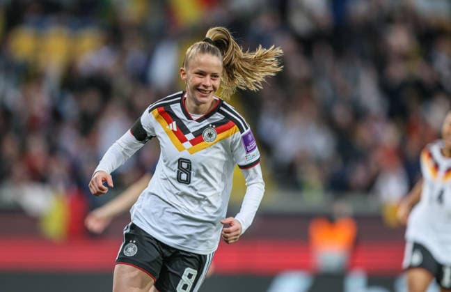 GER, Dresden, Deutschland vs Slowenien, Länderspiel, Fussball, FIFA, Spielzeit 2026 2027, WM-Qualifikation, Rudolf-Harbig-Stadion, 1. Spieltag im Bild: Vivien Endemann (Deutschland Frauen 8), Tor, Jubel und Freude, Emotionen, Goal scored, emotions, Gol, Slovenija, veselje, 1:0 DFB DFL REGULATIONS PROHIBIT ANY USE OF PHOTOGRAPHS AS IMAGE SEQUENCES AND OR QUASI-VIDEO, 03.03.2026 Copyright: HMBxMedia HendrikxHamelau