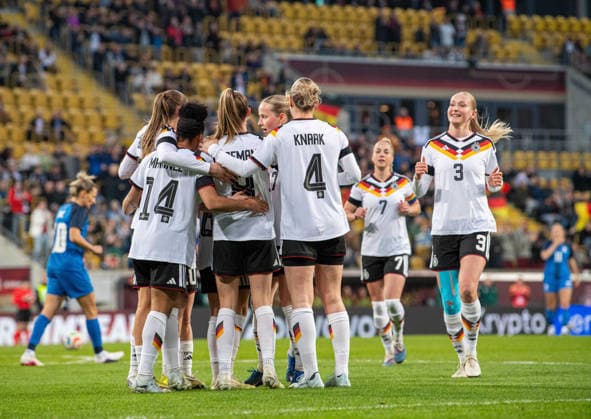 Fussball, Frauen, Saison 2025 2026, WM-Qualifikation in Dresden (Liga A, Gruppe 4), Deutschland - Slowenien, v.l. Jule Brand (Deutschland), Shekiera Martinez (Deutschland), Vivien Endemann (Deutschland), Franziska Kett (Deutschland), Rebecca Knaak (Deutschland), Giulia Gwinn (Deutschland), Camilla Küver (Deutschland), Jubel nach Tor zum 1:0, 03.03.2026, Copyright: xSebastianxRäppold MatthiasxKochx
