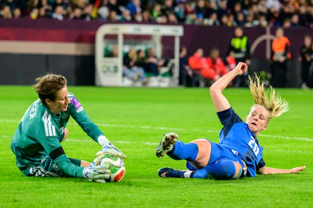 In the picture, from left: Ann-Katrin Berger (Germany), Zara Kramžar, Action, duels, fighting for the ball, GER, Dresden, World Cup Qualification, Women, Germany vs Slovenia, at Rudolf-Harbig Stadium Dresden, League A, Group A4, soccer, DFB, league phase, match day 1, DFB DFL REGULATIONS PROHIBIT ANY USE OF PHOTOGRAPHS AS IMAGE SEQUENCES AND OR QUASI-VIDEO, March 3, 2026 Copyright: HMBxMedia UwexKoch