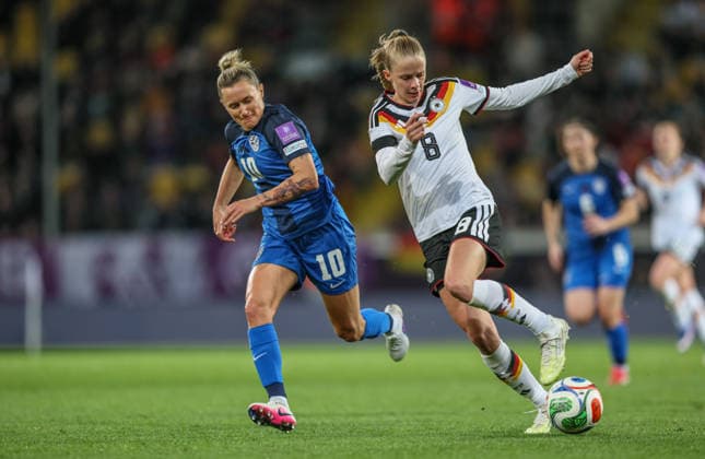 GER, Dresden, Deutschland vs Slowenien, Länderspiel, Fussball, FIFA, Spielzeit 2026 2027, WM-Qualifikation, Rudolf-Harbig-Stadion, 1. Spieltag im Bild v.l.: Dominika ÄaonÄ (Slowenien Frauen 10), Vivien Endemann (Deutschland Frauen 8) DFB DFL REGULATIONS PROHIBIT ANY USE OF PHOTOGRAPHS AS IMAGE SEQUENCES AND OR QUASI-VIDEO, 03.03.2026 Copyright: HMBxMedia HendrikxHamelau