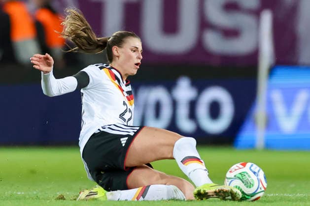 Jule Brand (Germany) kontrolliert den Ball, 2027 FIFA Women s World Cup Qualifier, Germany v Slovenia, Rudolf-Harbig-Stadion am 03. March 2026 in Dresden, Deutschland. (Foto von Marco Steinbrenner DeFodi Images) Jule Brand (Germany) controls the ball, 2027 FIFA Women s World Cup Qualifier, Germany v Slovenia, Rudolf-Harbig-Stadion, March 3, 2026 in Dresden, Germany. (Photo by Marco Steinbrenner DeFodi Images) -