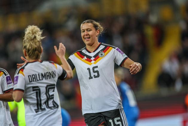 GER, Dresden, Deutschland vs Slowenien, Länderspiel, Fussball, FIFA, Spielzeit 2026 2027, WM-Qualifikation, Rudolf-Harbig-Stadion, 1. Spieltag im Bild: Linda Dallmann (Deutschland Frauen 16), Tor, Jubel und Freude, Emotionen, Goal scored, emotions, Gol, Slovenija, veselje, 3:0, Larissa Mühlhaus (Deutschland Frauen 15) DFB DFL REGULATIONS PROHIBIT ANY USE OF PHOTOGRAPHS AS IMAGE SEQUENCES AND OR QUASI-VIDEO, 03.03.2026 Copyright: HMBxMedia HendrikxHamelau