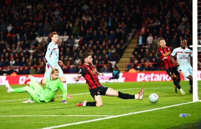 Ryan Christie of AFC Bournemouth misses a chance to score. AFC Bournemouth v Brentford, Premier League, Football, Vitality Stadium, Bournemouth, UK - 03 Mar 2026Bournemouth Vitality Stadium United Kingdom EDITORIAL USE ONLY No use with unauthorised audio, video, data, fixture lists, club league logos or live services. Online in-match use limited to 120 images, no video emulation. No use in betting, games or single club league player publications. Copyright: xJamesxMarsh Shutterstockx 16719986at
