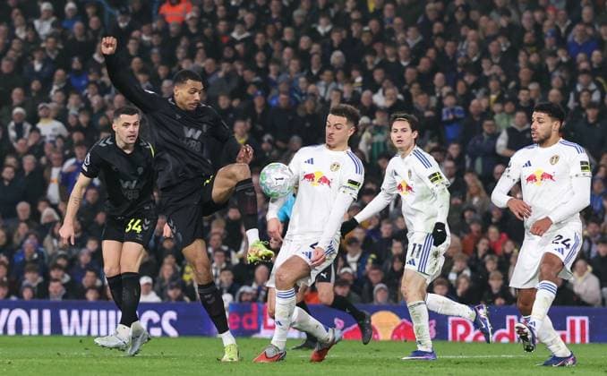 Leeds United s Ethan Ampadu handles in the area Leeds United v Sunderland, Premier League, Football, Elland Road, Leeds, UK - 03 Mar 2026Leeds Elland Road United Kingdom EDITORIAL USE ONLY No use with unauthorised audio, video, data, fixture lists, club league logos or live services. Online in-match use limited to 120 images, no video emulation. No use in betting, games or single club league player publications. Copyright: xAlexxDodd Shutterstockx 16719992df