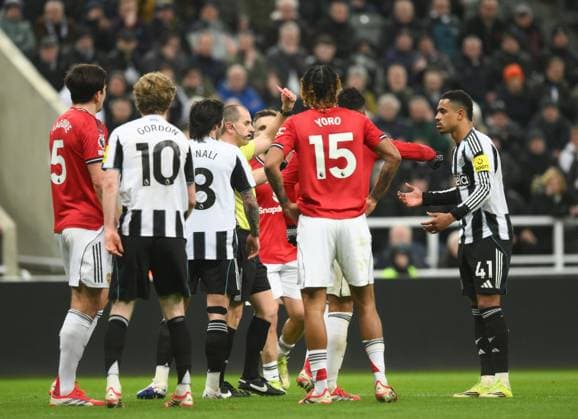 Referee Peter Bankes shown a red card following a second yellow card to Jacob Ramsey of Newcastle United Newcastle United v Manchester United, ManU Premier League, Football, St James Park, Newcastle, UK - 04 Mar 2026Newcastle St James Park United Kingdom EDITORIAL USE ONLY No use with unauthorised audio, video, data, fixture lists, club league logos or live services. Online in-match use limited to 120 images, no video emulation. No use in betting, games or single club league player publications. Copyright: xRichardxLee Shutterstockx 16723964ad