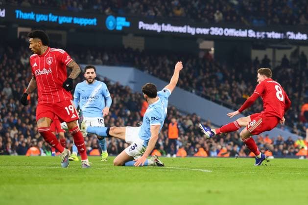 Elliot Anderson of Nottingham Forest scores to make it 2-2 and celebrates Manchester City v Nottingham Forest, Premier League, Football, Etihad Stadium, Manchester, UK - 04 Mar 2026Manchester Etihad Stadium United Kingdom EDITORIAL USE ONLY No use with unauthorised audio, video, data, fixture lists, club league logos or live services. Online in-match use limited to 120 images, no video emulation. No use in betting, games or single club league player publications. Copyright: xPaulxCurrie Shutterstockx 16720019bq