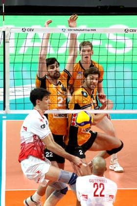 DEU, CEV-Cup, BR Volleys vs. Picenza Volleys, 04.03.2026, Max-Schmeling-Halle, Berlin, DEU, CEV-Cup, BR Volleys vs. Picenza Volleys, im Bild Jake Hanes (BR Volleys 22), Matthew Knigge (BR Volleys 2), Fedor Ivanov (BR Volleys 33), Mandiraci Efe(Piacenza 9), Gutierrez Miguel (Piacenza 22)