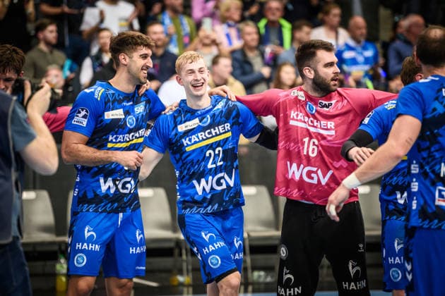 Antonio Serradilla (TVB Stuttgart, 05), Torben Matzken (TVB Stuttgart, 22), Miljan Vujovic (TVB Stuttgart, 16) - Freude, Jubel nach Heimsieg gegen den THW Kiel GER, TVB Stuttgart - THW Kiel, DAIKIN HBL, Handball, Bundesliga, 24. Spieltag, Spielzeit 2025 2026, 05.03.2026 GER, TVB Stuttgart - THW Kiel, DAIKIN HBL, Handball, Bundesliga, 24. Spieltag, Spielzeit 2025 2026, 05.03.2026 Stuttgart Copyright: xSandyxDinkelackerx EP_SDR