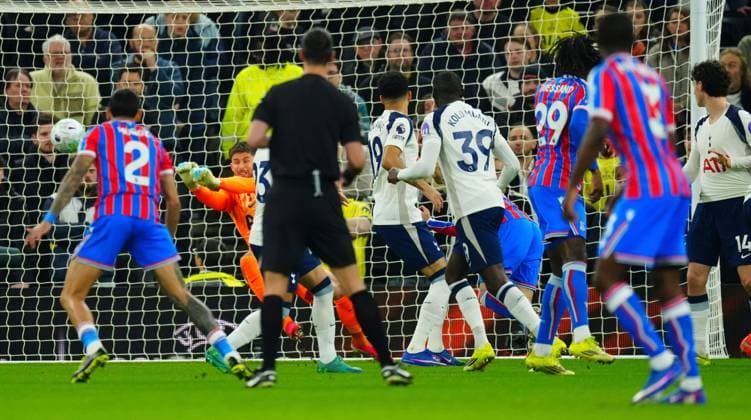 Tottenham Hotspur goalkeeper Guglielmo Vicario with a save in the first few seconds Tottenham Hotspur v Crystal Palace, Premier League, Football, Tottenham Hotspur Stadium, London, UK - 05 Mar 2026London Tottenham Hotspur Stadium United Kingdom EDITORIAL USE ONLY No use with unauthorised audio, video, data, fixture lists, club league logos or live services. Online in-match use limited to 120 images, no video emulation. No use in betting, games or single club league player publications. Copyright: xJavierxGarcia Shutterstockx 16720039w