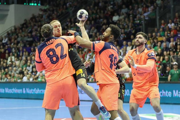 05.03.2026, xgox, Handball - EHF Champions League SC Magdeburg - FC Barcelona, Barca v.l. Luis Frade (Barcelona, 82), Omar Ingi Magnusson (Magdeburg, 14), Timothey N guessan (N guessan, Barcelona, 19) Zweikampf, Duell, Kampf, tackle Magdeburg