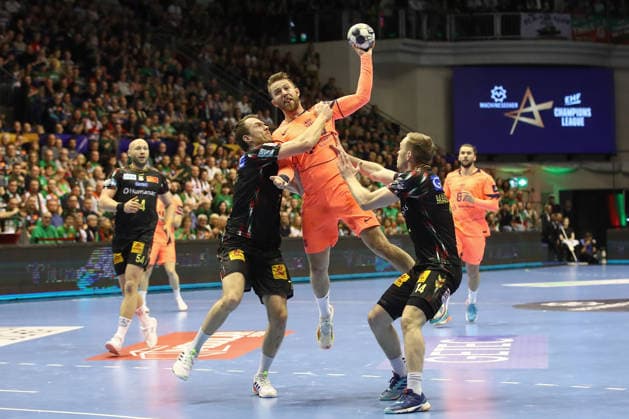 05.03.2026, xtgx, Handball, EHF Champions League, SC Magdeburg - FC Barcelona, Barca v.l. Aleix Gomez (Barcelona, 20) wirft Tor, Torschuetze, erzielt Tor, Treffer, scores the goal Magdeubrg