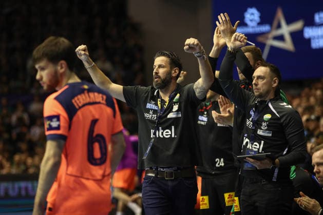 05.03.2026, xtgx, Handball, EHF Champions League, SC Magdeburg - FC Barcelona, Barca v.l. Bennet Wiegert (Magdeburg, Trainer) Jubel, Torjubel, jubelt ueber das Tor, celebrate the goal, celebration Magdeubrg