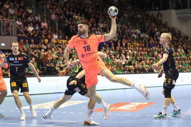 05.03.2026, xtgx, Handball, EHF Champions League, SC Magdeburg - FC Barcelona, Barca v.l. Blaz Janc (Barcelona, 18) wirft Tor, Torschuetze, erzielt Tor, Treffer, scores the goal Magdeubrg