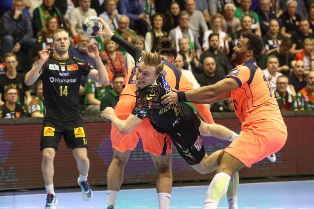 05.03.2026, xtgx, Handball, EHF Champions League, SC Magdeburg - FC Barcelona, Barca v.l. Gisli Thorgeir Kristjansson (Magdeburg, 10) wirft Tor, Torschuetze, erzielt Tor, Treffer, scores the goal Magdeubrg