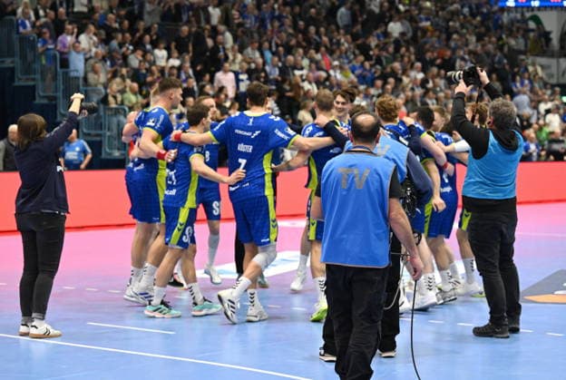 RECORD DATE NOT STATED Die Spieler des VfL Gummersbach bejubeln ihren Heimsieg gegen den TBV Lemgo VfL Gummersbach vs. TBV Lemgo Lippe, Handball, Daikin 1. Bundesliga, 24. Spieltag, Spielzeit 2025-2026, Schwalbe Arena Gummersbach, 05.03.2026 VfL Gummersbach vs. TBV Lemgo Lippe, Handball, Daikin 1. Bundesliga, 24. Spieltag, Spielzeit 2025-2026, Schwalbe Arena Gummersbach, 05.03.2026 Gummersbach Copyright: xEibner-Pressefoto JuergenxAugstx EP_JAT