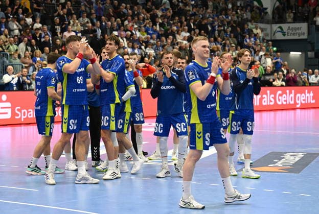 RECORD DATE NOT STATED Die Spieler des VfL Gummersbach bejubeln ihren Heimsieg gegen den TBV Lemgo VfL Gummersbach vs. TBV Lemgo Lippe, Handball, Daikin 1. Bundesliga, 24. Spieltag, Spielzeit 2025-2026, Schwalbe Arena Gummersbach, 05.03.2026 VfL Gummersbach vs. TBV Lemgo Lippe, Handball, Daikin 1. Bundesliga, 24. Spieltag, Spielzeit 2025-2026, Schwalbe Arena Gummersbach, 05.03.2026 Gummersbach Copyright: xEibner-Pressefoto JuergenxAugstx EP_JAT