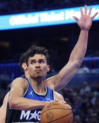 March 5, 2026, Orlando, Fl - Florida, USA: Orlando Magic forward Tristan da Silva looks to pass against the Dallas Mavericks during the NBA, Basketball Herren, USA game at the Kia Center on Thursday, March 5, 2026, in Orlando, Florida. Orlando USA - ZUMAm67_ 20260305_zaf_m67_013 Copyright: xStephenxM.xDowellx