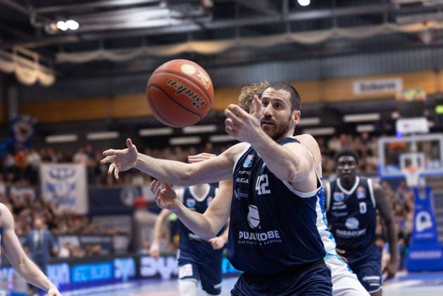Nemanja Djurisic (MBC, 42), Jacob Holt (Skyliners, 10), Syntainics MBC vs. Skyliners Frankfurt, Basketball, 1. Bundesliga, Maenner, 22. Spieltag, Hauptrunde, Saison 2025 26, 06.03.2026. Weißenfels Stadthalle Sachsen-Anhalt Deutschland