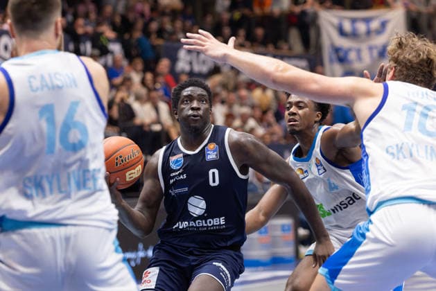 Khyri Thomas (MBC, 0), Nahiem Alleyne (Skyliners, 4), Syntainics MBC vs. Skyliners Frankfurt, Basketball, 1. Bundesliga, Maenner, 22. Spieltag, Hauptrunde, Saison 2025 26, 06.03.2026. Weißenfels Stadthalle Sachsen-Anhalt Deutschland