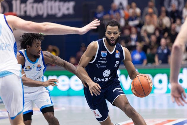 Isaiah Swope (Skyliners, 1), Andrew Harrison (MBC, 2), Syntainics MBC vs. Skyliners Frankfurt, Basketball, 1. Bundesliga, Maenner, 22. Spieltag, Hauptrunde, Saison 2025 26, 06.03.2026. Weißenfels Stadthalle Sachsen-Anhalt Deutschland