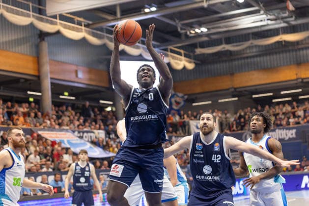 Khyri Thomas (MBC, 0), Nemanja Djurisic (MBC, 42), Syntainics MBC vs. Skyliners Frankfurt, Basketball, 1. Bundesliga, Maenner, 22. Spieltag, Hauptrunde, Saison 2025 26, 06.03.2026. Weißenfels Stadthalle Sachsen-Anhalt Deutschland