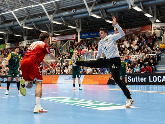 Jan Reimer (TuSEM Essen, 20) beim Torwurf gegen Pascal Bochmann (VfL Eintracht Hagen, 16) TuSEM Essen vs. VfL Eintracht Hagen, Handball, 2. Bundesliga, 23. Spieltag, Saison 2025 2026, 06.03.2026 TuSEM Essen vs. VfL Eintracht Hagen, Handball, 2. Bundesliga, 23. Spieltag, Saison 2025 2026, 06.03.2026 Essen Copyright: xEibner-Pressefoto DamianxKruczynx EP_DKI