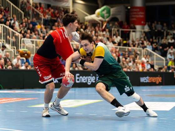 Valentin Willner (TuSEM Essen, 05) im Zweikampf gegen Linus Kutz (VfL Eintracht Hagen, 34) TuSEM Essen vs. VfL Eintracht Hagen, Handball, 2. Bundesliga, 23. Spieltag, Saison 2025 2026, 06.03.2026 TuSEM Essen vs. VfL Eintracht Hagen, Handball, 2. Bundesliga, 23. Spieltag, Saison 2025 2026, 06.03.2026 Essen Copyright: xEibner-Pressefoto DamianxKruczynx EP_DKI