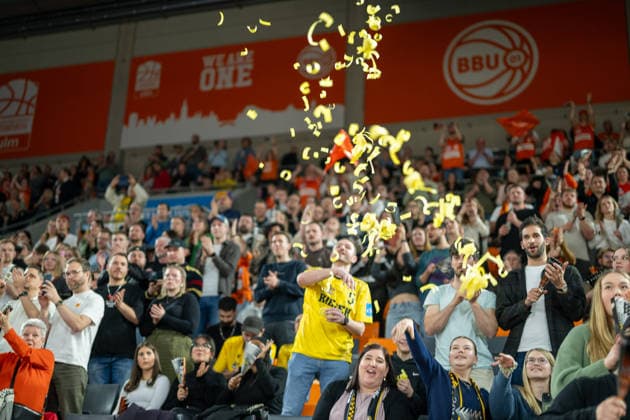 Zuschauer und Fans von Ludwigsburg, Barock Pirates (Fanclub MHP RIESEN), Vince D Amico (Barock Pirates, MHP RIESEN Fanclub), GER, ratiopharm Ulm vs. MHP Riesen Ludwigsburg, Basketball Bundesliga, easycredit BBL, 22. Spieltag, Spielzeit 2025 2026, 06.03.2026, GER, ratiopharm Ulm vs. MHP Riesen Ludwigsburg, Basketball Bundesliga, easycredit BBL, 22. Spieltag, Spielzeit 2025 2026, 06.03.2026 Neu-Ulm Copyright: xEibner-Pressefoto SaschaxWaltherx EP_EER