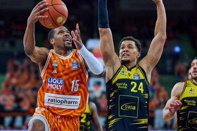 Zweikampf, Duell zwischen Justin Simon (ratiopharm ulm, 15) und Brandon Tischler (MHP Riesen Ludwigsburg, 24) GER, ratiopharm ulm vs. MHP Riesen Ludwigsburg, Basketball, 22. Spieltag, EasyCredit BBL, Spielzeit 2025 2026, 06.03.2026 GER, ratiopharm ulm vs. MHP Riesen Ludwigsburg, Basketball, 22. Spieltag, EasyCredit BBL, Spielzeit 2025 2026, 06.03.2026 Neu-Ulm Copyright: xEibner-Pressefoto GeraldxOelze-dexStoppanyx EP_ODS