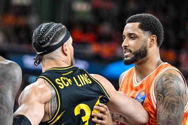 GER, BBL, ratiopharm Ulm vs MHP Riesen Ludwigsburg 06.03.2026, ratiopharm arena, Neu-Ulm, GER, BBL, ratiopharm Ulm vs MHP Riesen Ludwigsburg, im Bild Gavin Schilling (Ludwigsburg, 34), Joel Soriano (Ulm, 12), kurz hitzige Auseinandersetzung zieht Strafen nach sich