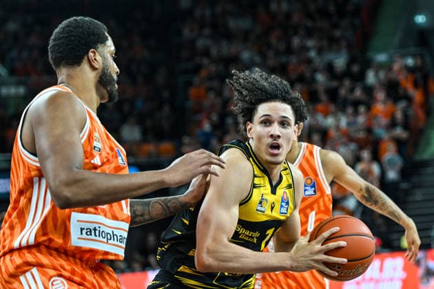 GER, BBL, ratiopharm Ulm vs MHP Riesen Ludwigsburg 06.03.2026, ratiopharm arena, Neu-Ulm, GER, BBL, ratiopharm Ulm vs MHP Riesen Ludwigsburg, im Bild Joel Soriano (Ulm, 12), Lenny Anigbata (Ludwigsburg, 12)