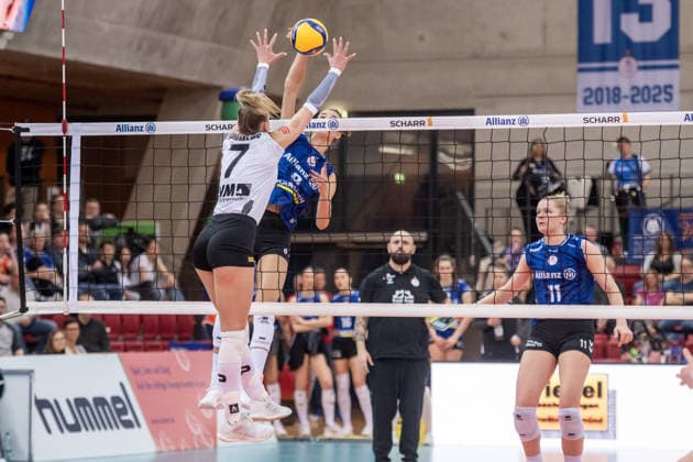 Elena Koemmling (USC Muenster, 07) versucht Block gegen Anna Koulberg (Allianz MTV Stuttgart, 09) GER, Allianz MTV Stuttgart - USC Muenster, Volleyball Bundesliga, VBL, Spielzeit 2025 2026, 07.03.2026 GER, Allianz MTV Stuttgart - USC Muenster, Volleyball Bundesliga, VBL, Spielzeit 2025 2026, 07.03.2026 Stuttgart Copyright: xSandyxDinkelackerx EP_SDR