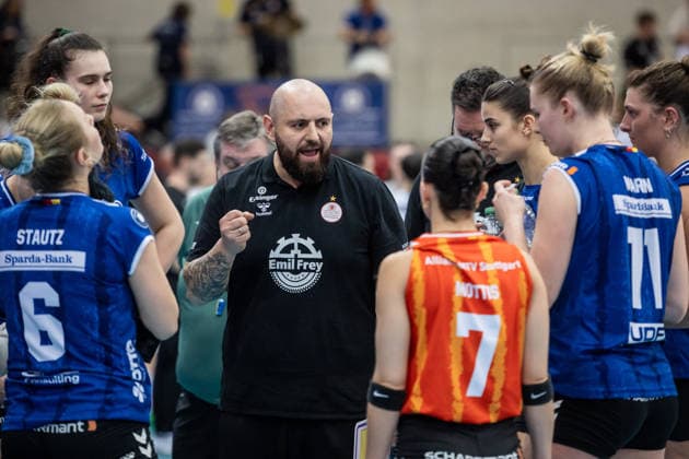 Konstantin Bitter (Allianz MTV Stuttgart, Head-Coach) - Ansprache an das Team, Auszeit GER, Allianz MTV Stuttgart - USC Muenster, Volleyball Bundesliga, VBL, Spielzeit 2025 2026, 07.03.2026 GER, Allianz MTV Stuttgart - USC Muenster, Volleyball Bundesliga, VBL, Spielzeit 2025 2026, 07.03.2026 Stuttgart Copyright: xSandyxDinkelackerx EP_SDR