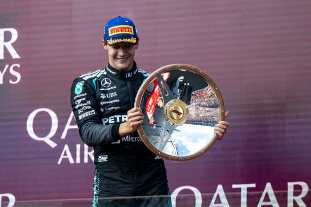 George Russell (Mercedes-AMG Petronas F1 Team, Großbritannien, 63) jubelt auf dem Podium bei der Siegerehrung ueber den Sieg, AUS, Formel 1 Weltmeisterschaft, Australian Grand Prix, Albert Park Circuit, Melbourne, Rennen, Saison 2026, 08.03.2026 AUS, Formel 1 Weltmeisterschaft, Australian Grand Prix, Albert Park Circuit, Melbourne, Rennen, Saison 2026, 08.03.2026 Melbourne Copyright: xEibner-Pressefoto Memmlerx EP_MMR