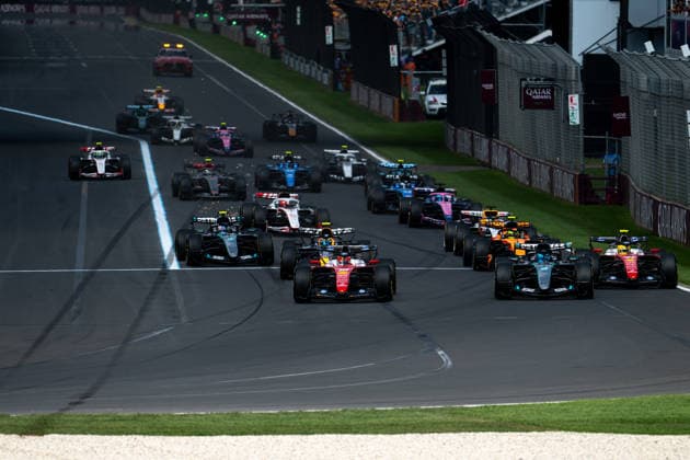 Charles Leclerc (Scuderia Ferrari HP, Monaco, 16), im SF-26, George Russell (Mercedes-AMG Petronas F1 Team, Großbritannien, 63) im F1 W17, Lewis Hamilton (Scuderia Ferrari HP, Großbritannien, 44), Lando Norris ( McLaren Mastercard Formula 1 Team, Großbritannien, 01) im MCL40, Andrea Kimi Antonelli (Mercedes-AMG Petronas F1 Team, Italien, 12), Arvid Lindblad (Visa Cash App Racing Bulls F1 Team, Großbritannien, 41) im VCARB 03, Esteban Ocon (Toyota Gazoo Racing Haas F1 Team, Frankreich, 31) im VF-26, Pierre Gasly (BWT Alpine F1 Team, Frankreich, 10) im Alpine A526 beim Start Rennstart, AUS, Formel 1 Weltmeisterschaft, Australian Grand Prix, Albert Park Circuit, Melbourne, Rennen, Saison 2026, 08.03.2026 AUS, Formel 1 Weltmeisterschaft, Australian Grand Prix, Albert Park Circuit, Melbourne, Rennen, Saison 2026, 08.03.2026 Melbourne Copyright: xEibner-Pressefoto Memmlerx EP_MMR
