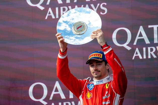 Charles Leclerc (Scuderia Ferrari HP, Monaco, 16) jubelt auf dem Podium bei der Siegerehrung ueber Platz 3, AUS, Formel 1 Weltmeisterschaft, Australian Grand Prix, Albert Park Circuit, Melbourne, Rennen, Saison 2026, 08.03.2026 AUS, Formel 1 Weltmeisterschaft, Australian Grand Prix, Albert Park Circuit, Melbourne, Rennen, Saison 2026, 08.03.2026 Melbourne Copyright: xEibner-Pressefoto Memmlerx EP_MMR