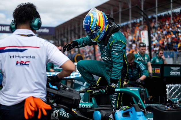 Fernando Alonso (Aston Martin Aramco F1 Team, Spanien, 14) in der Startaufstellung, AUS, Formel 1 Weltmeisterschaft, Australian Grand Prix, Albert Park Circuit, Melbourne, Rennen, Saison 2026, 08.03.2026 AUS, Formel 1 Weltmeisterschaft, Australian Grand Prix, Albert Park Circuit, Melbourne, Rennen, Saison 2026, 08.03.2026 Melbourne Copyright: xEibner-Pressefoto Memmlerx EP_MMR