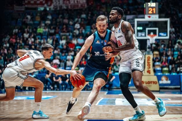 Till Pape (Skyliners Frankfurt, 19), Ejiofor Onu (Bamberg Baskets, 35) GER, Skyliners Frankfurt vs. Bamberg Baskets, Basketball, easycredit BBL, Bundesliga, 23 Spieltag, Saison 2025 2026. 08.03.2026 Eibner-Pressefoto Attila Ziga GER, Skyliners Frankfurt vs. Bamberg Baskets, Basketball, easycredit BBL, Bundesliga, 23 Spieltag, Saison 2025 2026. 08.03.2026 Frankfurt am Main Copyright: xEibner-Pressefotox EP_AZA
