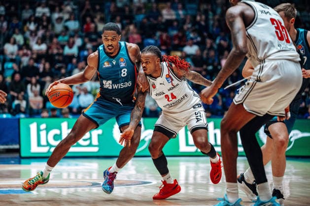 William Christmas (Skyliners Frankfurt, 08), Cobe Williams (Bamberg Baskets, 24) GER, Skyliners Frankfurt vs. Bamberg Baskets, Basketball, easycredit BBL, Bundesliga, 23 Spieltag, Saison 2025 2026. 08.03.2026 Eibner-Pressefoto Attila Ziga GER, Skyliners Frankfurt vs. Bamberg Baskets, Basketball, easycredit BBL, Bundesliga, 23 Spieltag, Saison 2025 2026. 08.03.2026 Frankfurt am Main Copyright: xEibner-Pressefotox EP_AZA