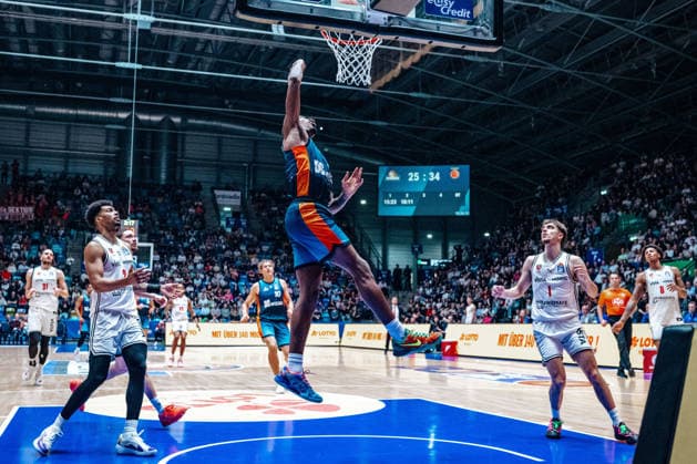 William Christmas (Skyliners Frankfurt, 08), Zachary Ensminger (Bamberg Baskets, 01) GER, Skyliners Frankfurt vs. Bamberg Baskets, Basketball, easycredit BBL, Bundesliga, 23 Spieltag, Saison 2025 2026. 08.03.2026 Eibner-Pressefoto Attila Ziga GER, Skyliners Frankfurt vs. Bamberg Baskets, Basketball, easycredit BBL, Bundesliga, 23 Spieltag, Saison 2025 2026. 08.03.2026 Frankfurt am Main Copyright: xEibner-Pressefotox EP_AZA
