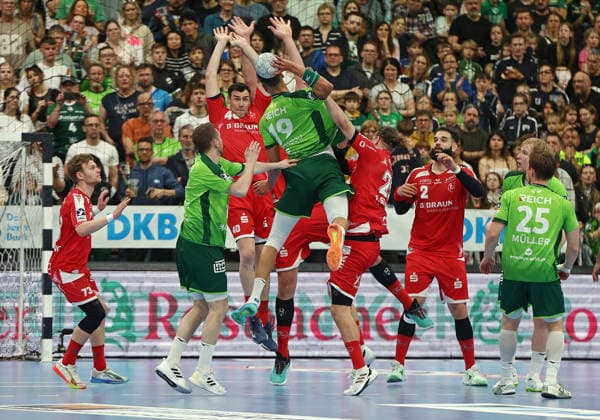 08.03.2026, xovx, Handball Daikin Handball Bundesliga, HSG Wetzlar - MT Melsungen v.l. Timo Kastening (MT Melsungen), Dominik Mappes (HSG Wetzlar), Isaias Guardiola Villaplana (MT Melsungen), Philipp Ahouansou (HSG Wetzlar), Olle Forsell Schefvert (MT Melsungen), Ruben Marchan (MT Melsungen), Georg Löwen (HSG Wetzlar), Justin Müller (HSG Wetzlar) Wetzlar Buderus-Arena Hessen Deutschland (DE)