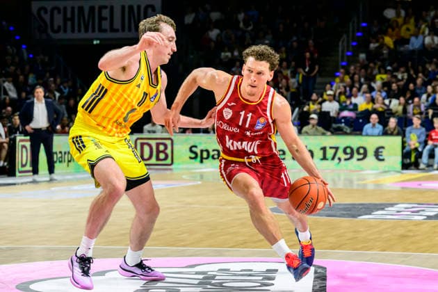 GER, Berlin, basketball, Alba Berlin vs Fitness First Wuerzburg Baskets, at the Max-Schmeling-Halle , BBL, pictured from left: Moses Wood (Alba 11), Brae Ivey (Wuerzburg 11), Action, duels, fighting for the ball, March 8, 2026 Copyright: HMBxMedia UwexKoch