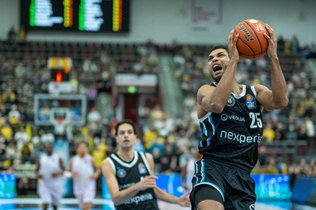 Kenneth Ogbe (Veolia Towers Hamburg, 25), GER, MHP Riesen vs. Veolia Towers Hamburg, Basketball Bundesliga, easycredit BBL, 23. Spieltag, Spielzeit 2025 2026, 08.03.2026, GER, MHP Riesen vs. Veolia Towers Hamburg, Basketball Bundesliga, easycredit BBL, 23. Spieltag, Spielzeit 2025 2026, 08.03.2026 Ludwigsburg Copyright: xEibner-Pressefoto SaschaxWaltherx EP_EER