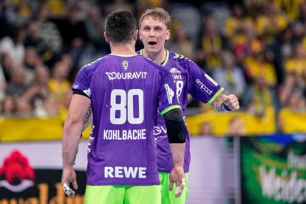 v.li.: Jannik Kohlbacher (RNL, 80), Torschütze Edwin Aspenbäck (RNL, 78), Spieler der Rhein-Neckar-Löwen, jubeln über ein Tor, Jubel, Torjubel, Torerfolg, celebrate the goal, goal, celebration, jubelt ueber das Tor, Freuen, Freude, freut sich, optimistisch, positiv, Spielszene, Highlight, Action, Aktion, im lila Sondertrikot zum Weltfrauentag 2026, 08.03.2026, Mannheim (Deutschland), Handball, Bundesliga, Rhein-Neckar Löwen - Bergischer HC
