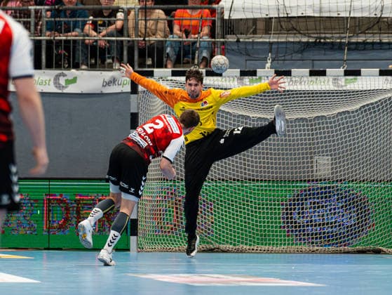 Daniel Rebmann (HBW Balingen-Weilstetten, 12) beim Siebenmeter gegen Frieder Bandlow (HSG Nordhorn Lingen, 02) HSG Nordhorn-Lingen vs. HBW Balingen-Weilstetten , Handball, 2. Bundesliga, 23. Spieltag, Saison 2025 2026, 08.03.2026 HSG Nordhorn-Lingen vs. HBW Balingen-Weilstetten , Handball, 2. Bundesliga, 23. Spieltag, Saison 2025 2026, 08.03.2026 Nordhorn Copyright: xEibner-Pressefoto DamianxKruczynx EP_DKI