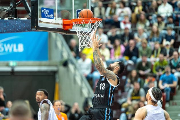 Elijah Hughes (MHP RIESEN Ludwigsburg, 07), Martin Breunig (Veolia Towers Hamburg, 13), Ross Williams (Veolia Towers Hamburg, 34), GER, MHP Riesen vs. Veolia Towers Hamburg, Basketball Bundesliga, easycredit BBL, 23. Spieltag, Spielzeit 2025 2026, 08.03.2026, GER, MHP Riesen vs. Veolia Towers Hamburg, Basketball Bundesliga, easycredit BBL, 23. Spieltag, Spielzeit 2025 2026, 08.03.2026 Ludwigsburg Copyright: xEibner-Pressefoto SaschaxWaltherx EP_EER