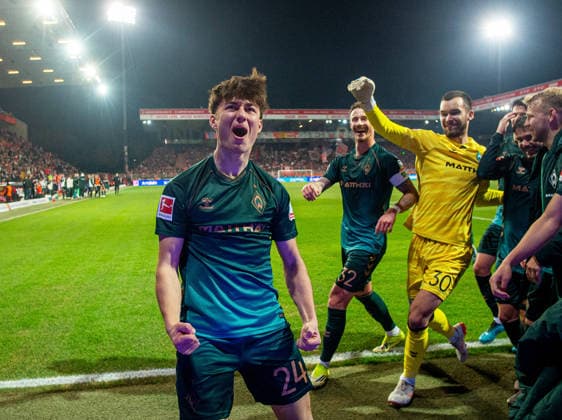 Fußball, Herren, Saison 2025 2026, 1. Bundesliga (25. Spieltag), 1. FC Union Berlin - SV Werder Bremen, v.l. Patrice Covic (Bremen), Marco Friedl (Bremen), Torhüter Mio Backhaus (Bremen), Leonardo Bittencourt (Bremen), Marco Grüll (Bremen), Jubel nach Tor zum 1:4, 08.03.2026, Copyright: xSebastianxRäppold MatthiasxKochx