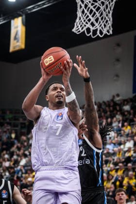 Elijah Hughes (MHP RIESEN Ludwigsburg, 07) setzt sich durch gegen Leonard Thorpe Jr (Veolia Towers Hamburg, 02) - verdeckt GER, MHP Riesen Ludwigsburg - Veolia Towers Hamburg, Basketball Bundesliga, easycredit BBL, 23. Spieltag, Spielzeit 2025 2026, 08.03.2026 GER, MHP Riesen Ludwigsburg - Veolia Towers Hamburg, Basketball Bundesliga, easycredit BBL, 23. Spieltag, Spielzeit 2025 2026, 08.03.2026 Ludwigsburg Copyright: xSandyxDinkelackerx EP_SDR